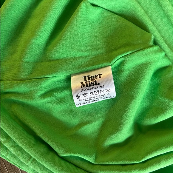 Tiger Mist Joslin Dress Green Open Back Mini Dress NEW with tags - Picture 5 of 10